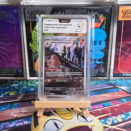 Pokémon - Triopikeur de la Team Rocket FA 239/217 Héros Transcendants PCA 10 FR - 2026